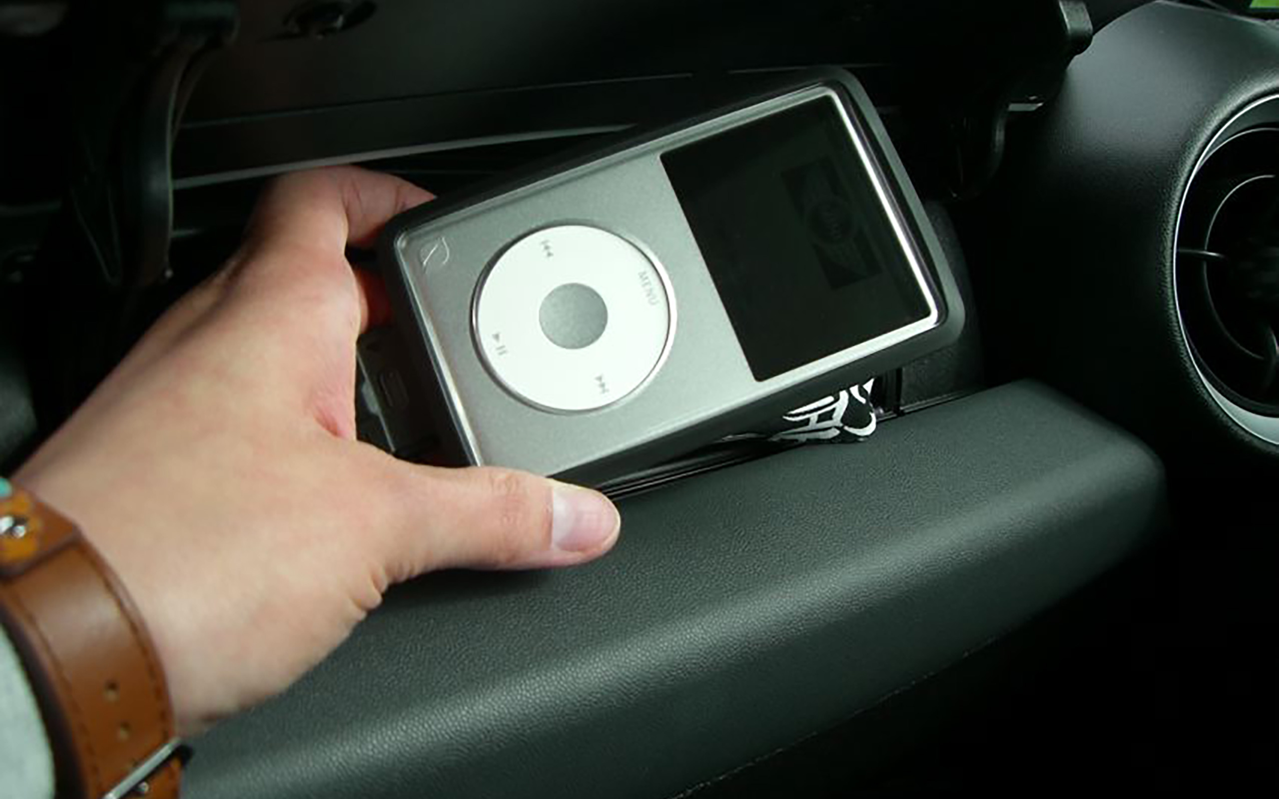 iPod im Handschuhfach