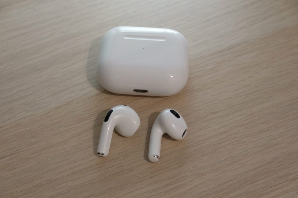 Apple AirPods 3 mit MagSafe Ladecase.