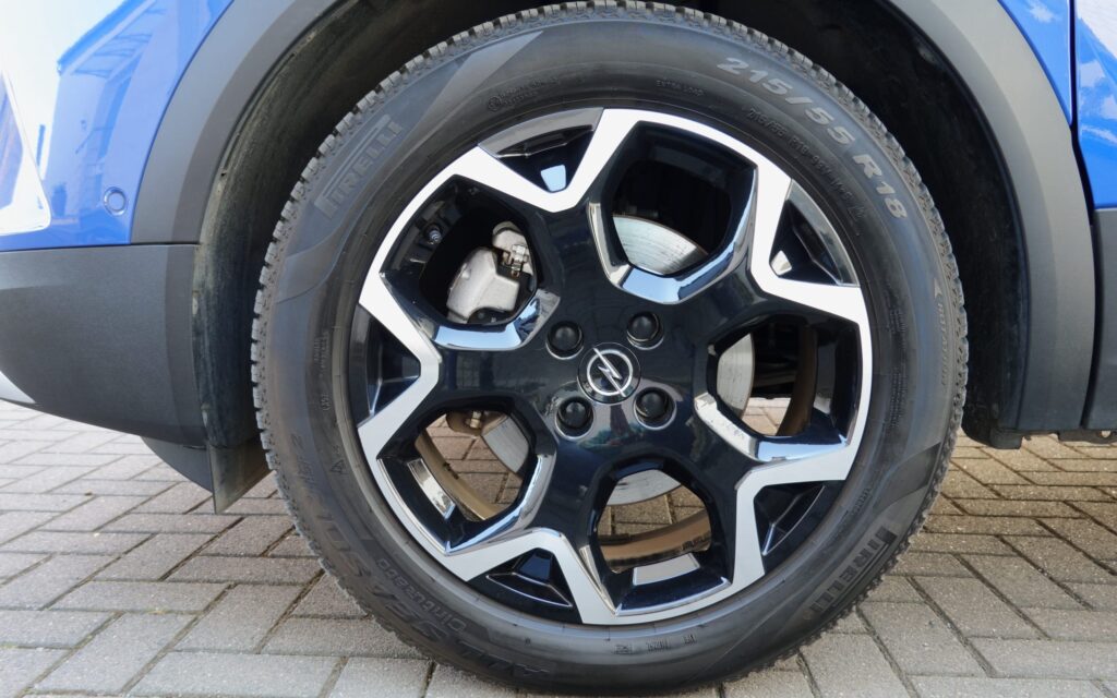 18" Leichtmetallräder (5 Speichen) in BiColor Schwarz.