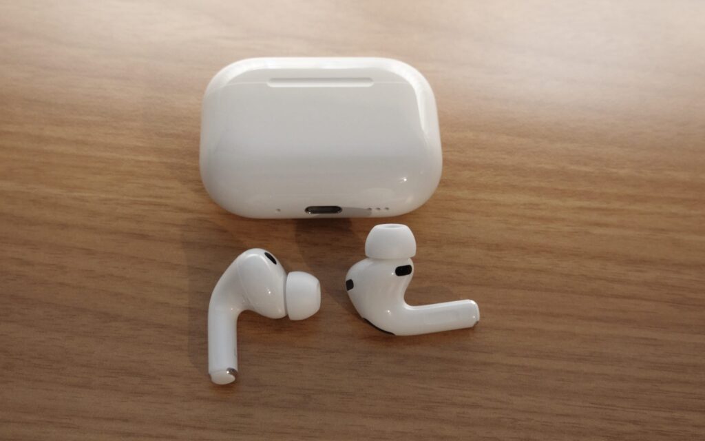 AirPods Pro 3 mit MagSafe Ladecase und USB-C.