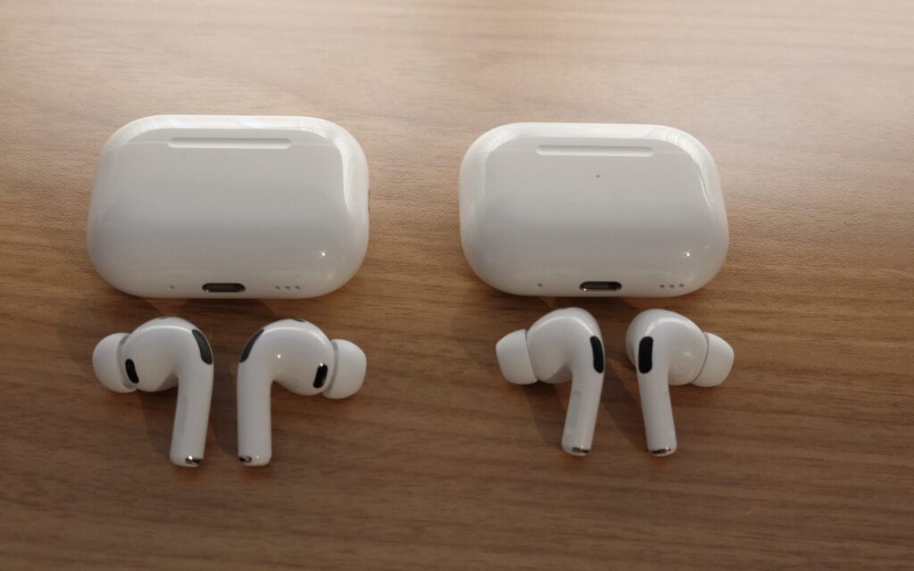 Links: AirPods Pro 3. Rechts: AirPods Pro 2.