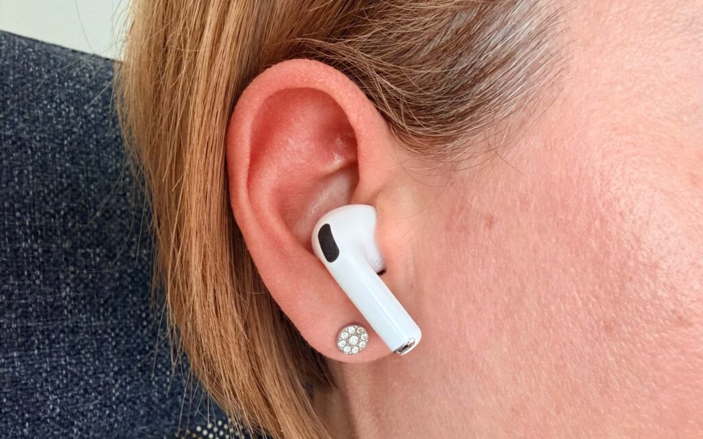 Die AirPods Pro 3 sitzen bei mir wieder sehr gut im Ohr.